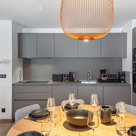 Neuf Avec Terrasse, 2 Pres Des Pistes, Sauna, Hammam, Salle De Sport, Parking - Fr-1-569-57 *